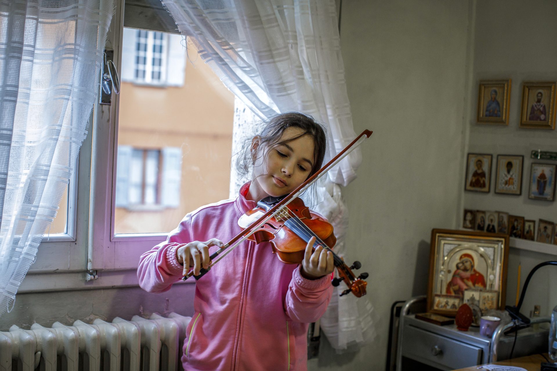 Bimba suona il violino